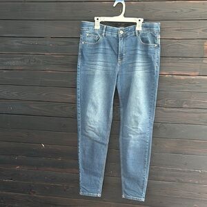 Light Blue Skinny Jeans with Tapered Leg and Distressed Look